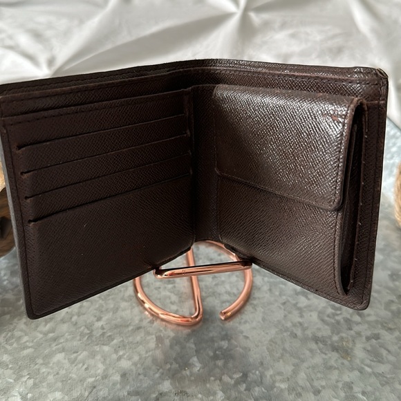 LV Damier Wallet - Picture 6 of 15